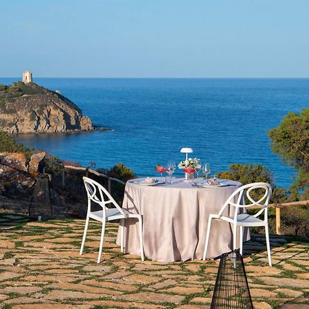 Baia Di Chia Resort Sardinia, Curio Collection By Hilton 외부 사진