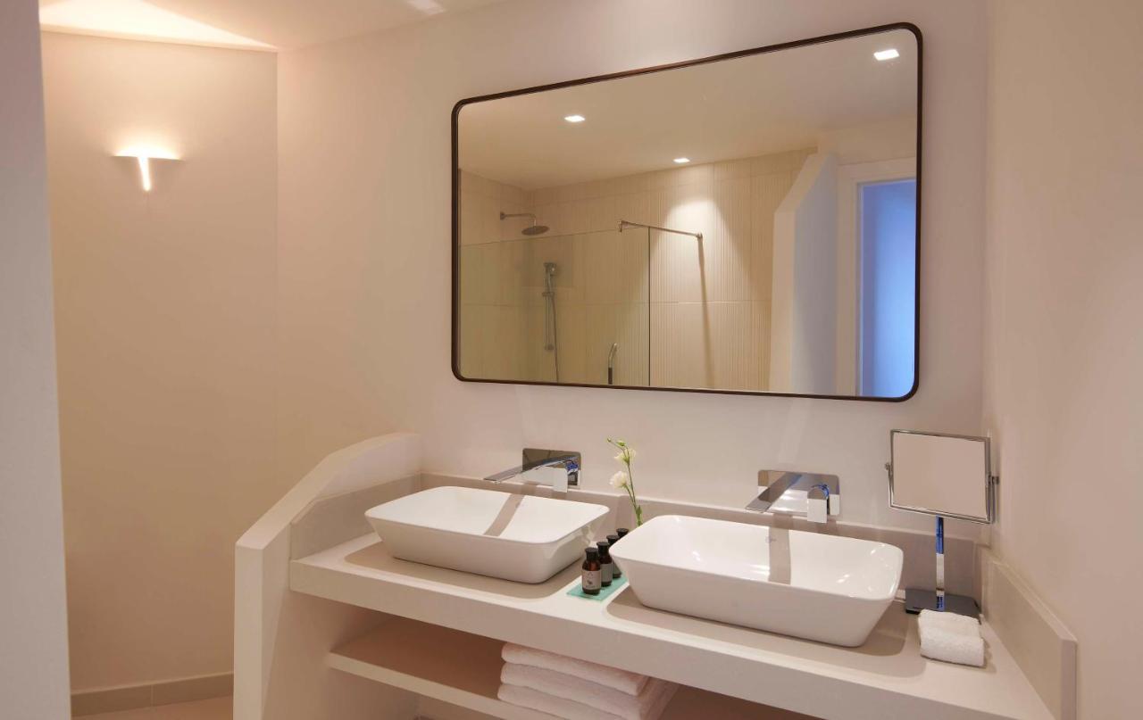 Baia Di Chia Resort Sardinia, Curio Collection By Hilton 외부 사진