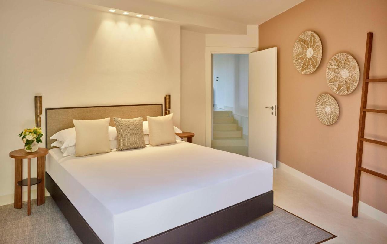 Baia Di Chia Resort Sardinia, Curio Collection By Hilton 외부 사진