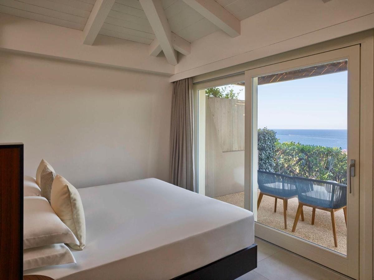 Baia Di Chia Resort Sardinia, Curio Collection By Hilton 외부 사진