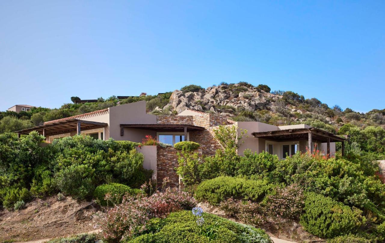 Baia Di Chia Resort Sardinia, Curio Collection By Hilton 외부 사진