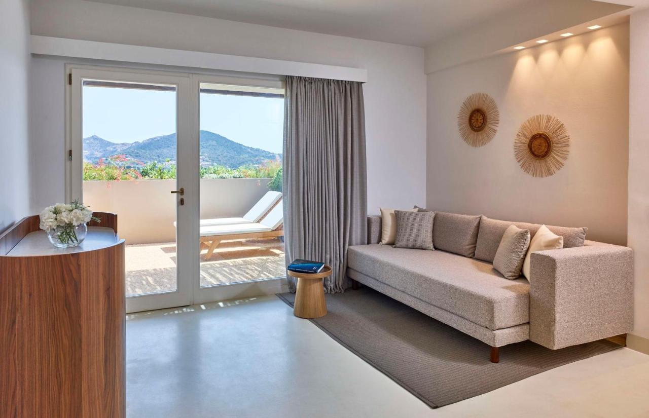 Baia Di Chia Resort Sardinia, Curio Collection By Hilton 외부 사진