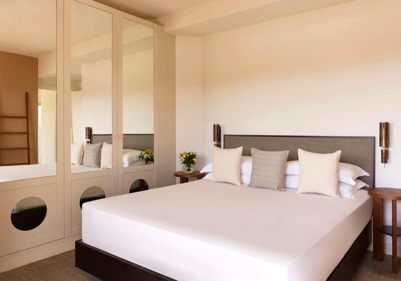 Baia Di Chia Resort Sardinia, Curio Collection By Hilton 외부 사진
