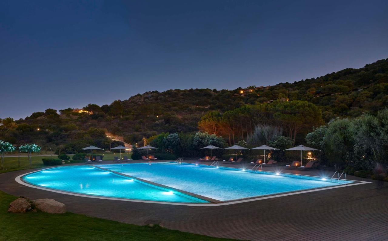 Baia Di Chia Resort Sardinia, Curio Collection By Hilton 외부 사진