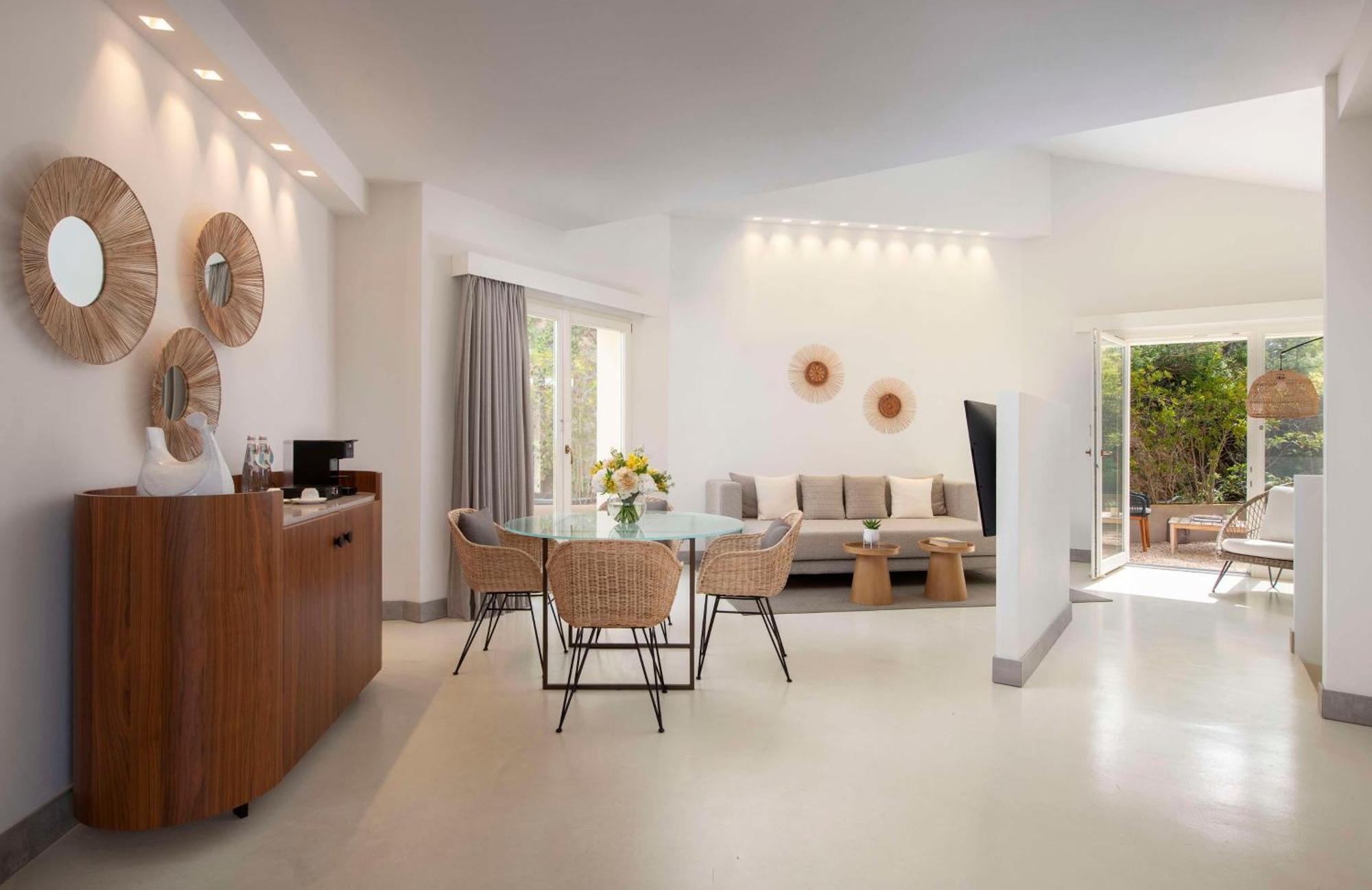 Baia Di Chia Resort Sardinia, Curio Collection By Hilton 외부 사진