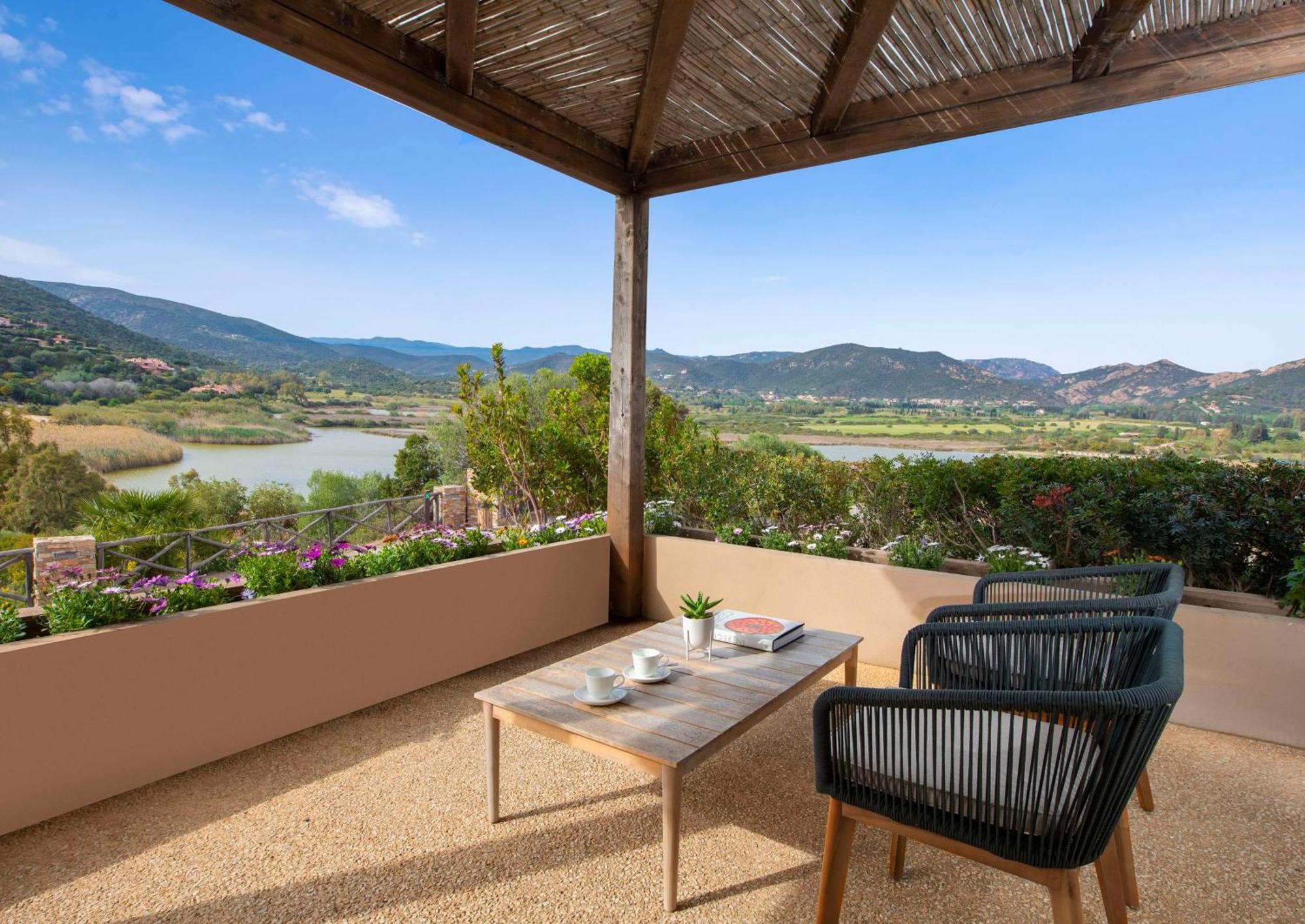 Baia Di Chia Resort Sardinia, Curio Collection By Hilton 외부 사진